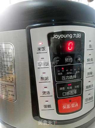 美味诱惑——广式香肠煲仔饭的做法步骤:5