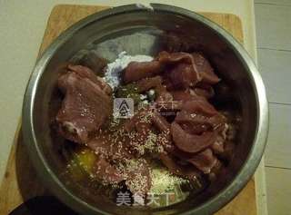 糖醋里脊肉的做法步骤:2