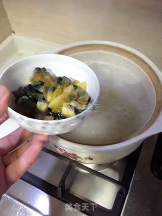 皮蛋瘦肉粥的做法步骤:6