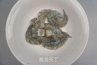 白白胖胖的 #鲜虾韭菜大饺子#的做法步骤:2