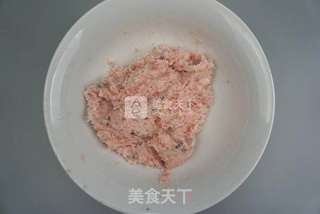 白白胖胖的 #鲜虾韭菜大饺子#的做法步骤:3