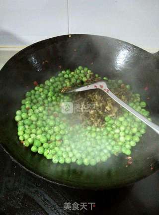 雪菜炒豌豆的做法步骤:5