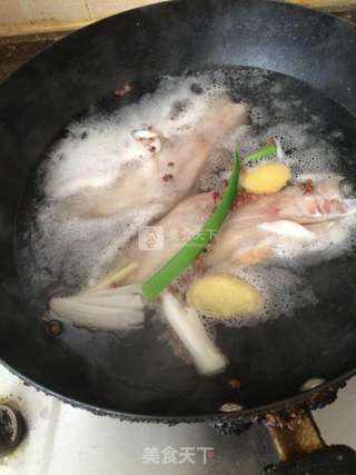 雪豆山药蹄花汤的做法步骤:2