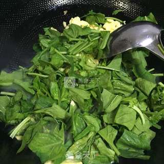 菠菜炒鸡蛋的做法步骤:5