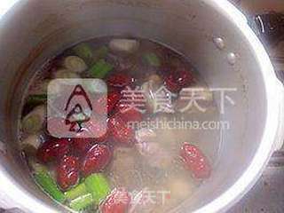 当归羊肉汤的做法步骤:6
