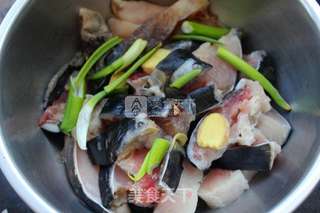 芝麻五香鱼块的做法步骤:3