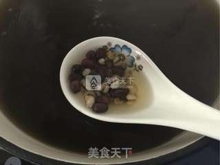 五谷养生养颜粥的做法步骤:4