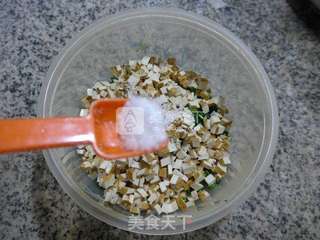香干蒿菜馅春卷的做法步骤：7