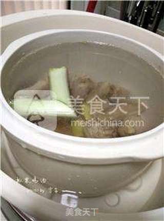 【补气益血】板栗鸡汤的做法步骤:5