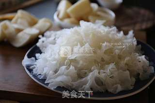 桂花银耳炖雪梨的做法步骤:3