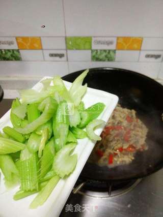 蛤肉炒西芹的做法步骤:6