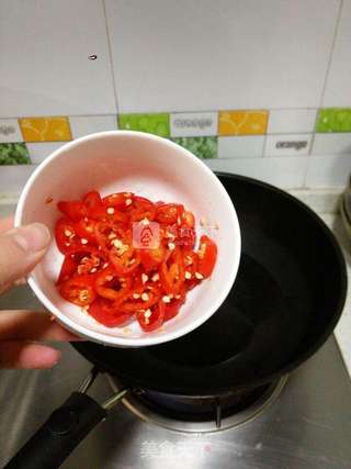 蛤肉炒西芹的做法步骤:3