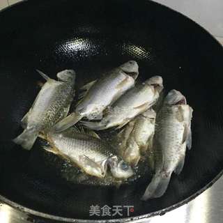 奶白鲫鱼豆腐汤的做法步骤:3