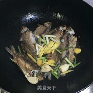 奶白鲫鱼豆腐汤的做法步骤:5