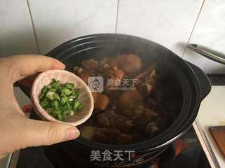 萝卜花生猪蹄煲的做法步骤:8