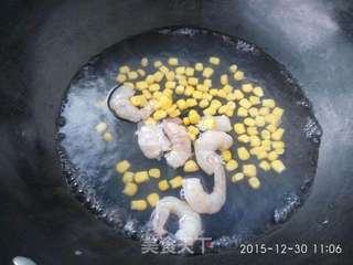 彩椒玉米炒虾仁的做法步骤:2