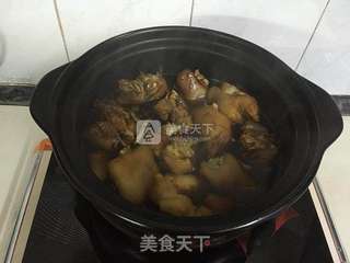 萝卜花生猪蹄煲的做法步骤:5