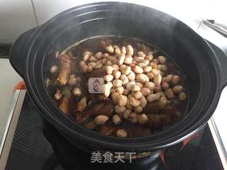 萝卜花生猪蹄煲的做法步骤:6