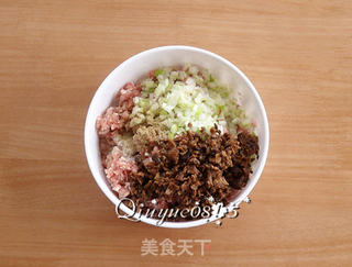 榛蘑猪肉馅饺子的做法步骤:3