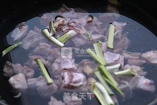 羊肉山药枸杞汤的做法步骤:3