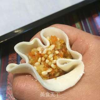 饺子皮的完美变身-胡萝卜烧卖的做法步骤:7