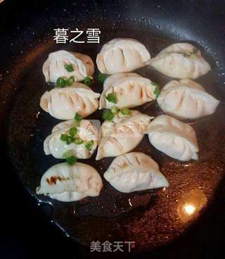 香煎速冻香菇饺的做法步骤：4