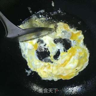 酱油蛋炒饭的做法步骤:2