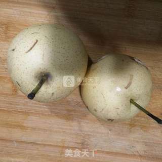 冰糖银耳炖雪梨的做法步骤：2