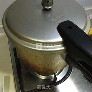 冰糖银耳炖雪梨的做法步骤：7