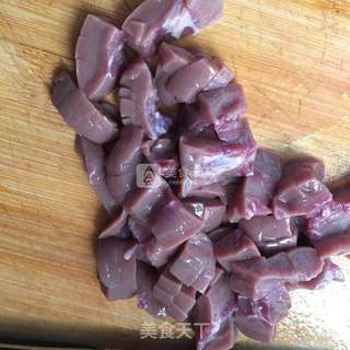 双椒炒腰花的做法步骤:2
