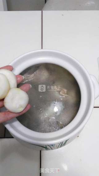 荸荠莲藕筒骨汤的做法步骤:4