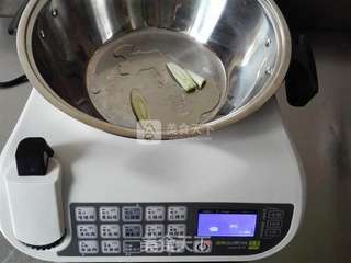 泡菜年糕豆腐汤的做法步骤:2