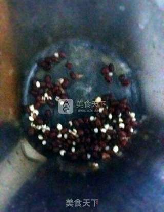 红豆薏仁豆浆的做法步骤:2