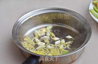 嫩姜炒鸡杂的做法步骤:3