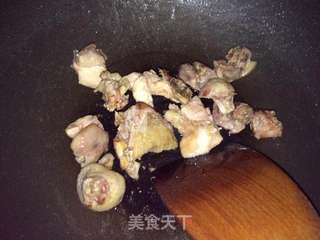 鸡肉炖双菇的做法步骤:3