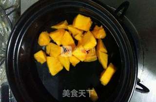南瓜燕麦牛奶粥的做法步骤:2