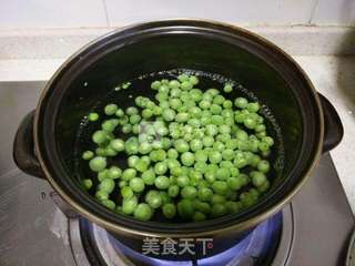 鸡蛋青豆小炒的做法步骤:2