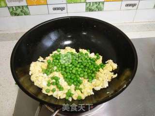 鸡蛋青豆小炒的做法步骤:4