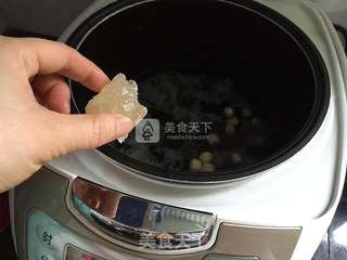 红枣银耳桃胶羹的做法步骤:4