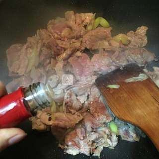 大葱爆肉片的做法步骤:7