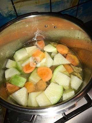 双色萝卜羊骨汤的做法步骤:7