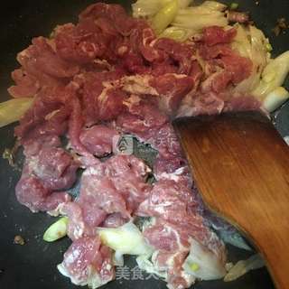 大葱爆肉片的做法步骤:5