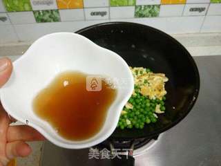 鸡蛋青豆小炒的做法步骤:5
