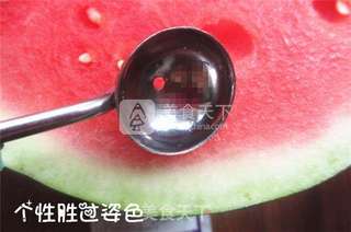 西瓜球的做法步骤:2