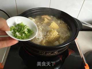山药母鸡菌菇煲的做法步骤:7