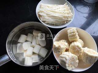 山药母鸡菌菇煲的做法步骤:2
