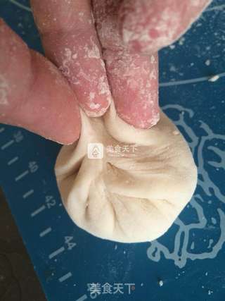 小葱鲜肉包的做法步骤:12