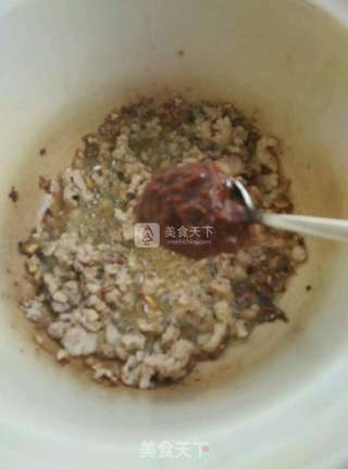 肉末豆腐酸菜粉丝煲的做法步骤:6