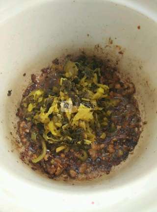 肉末豆腐酸菜粉丝煲的做法步骤:8