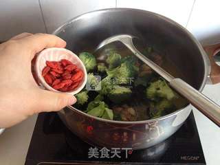 西兰花母鸡汤的做法步骤:7